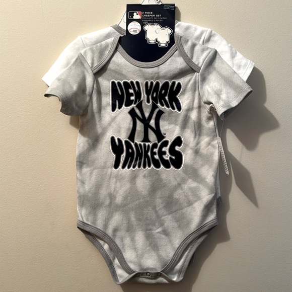 Genuine Merchandise Other - NWT ⚾️ New York Yankees ⚾️ onesie 24 months